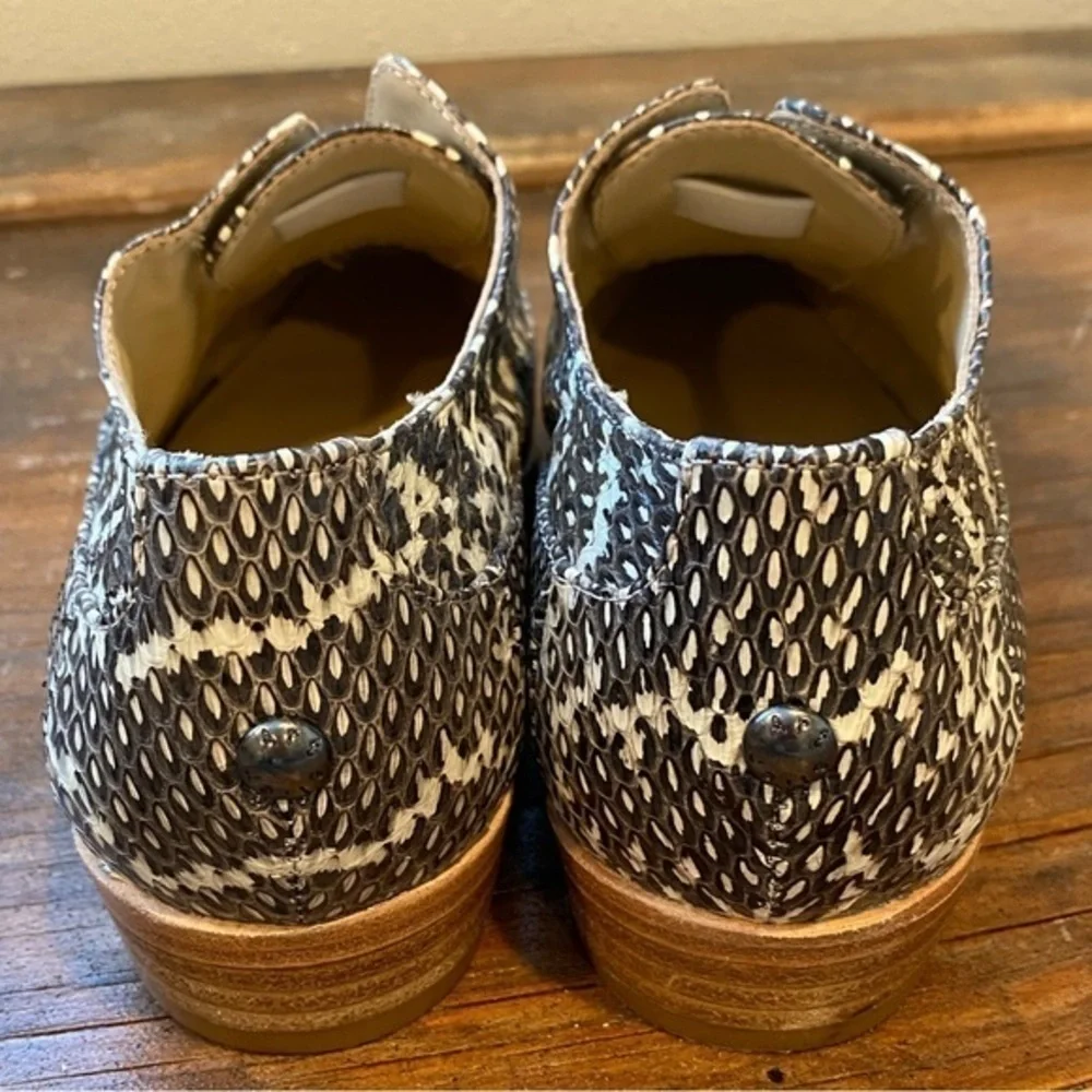 NWOT Nicole Miller Artelier Stella Sabrina Taupe Slip On Shoes
